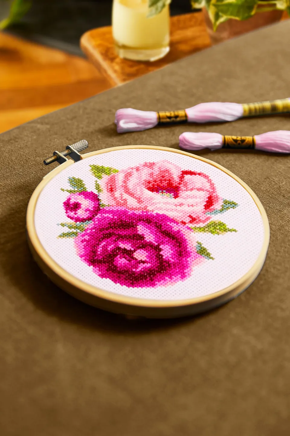dmc-the-designer-collection-peonie-rosa-di-aksinya-nizhnik-kit-punto-croce-inter image 1