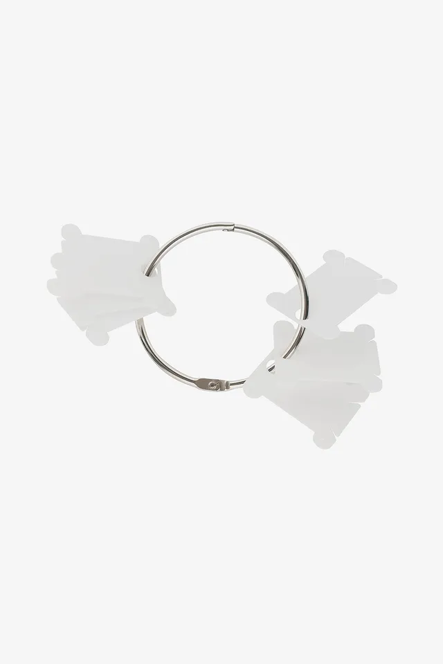 dmc-bobine-in-plastica-per-filo-da-ricamo-con-anello-28-pezzi image 1