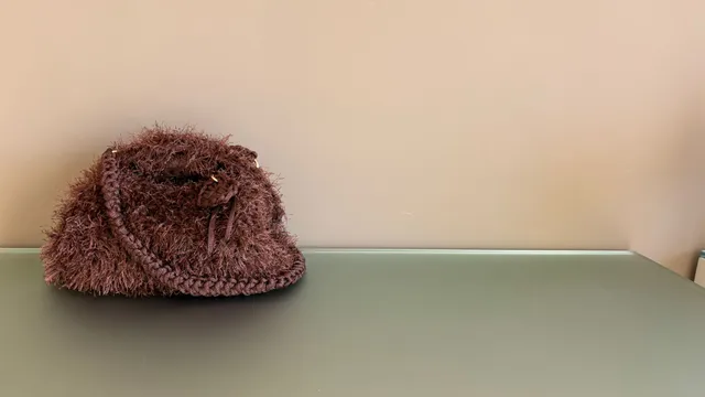 borgo-de-pazzi-kit-clutch-orsetto-di-frainodi-crochet-kit-borsa-teddy image 1