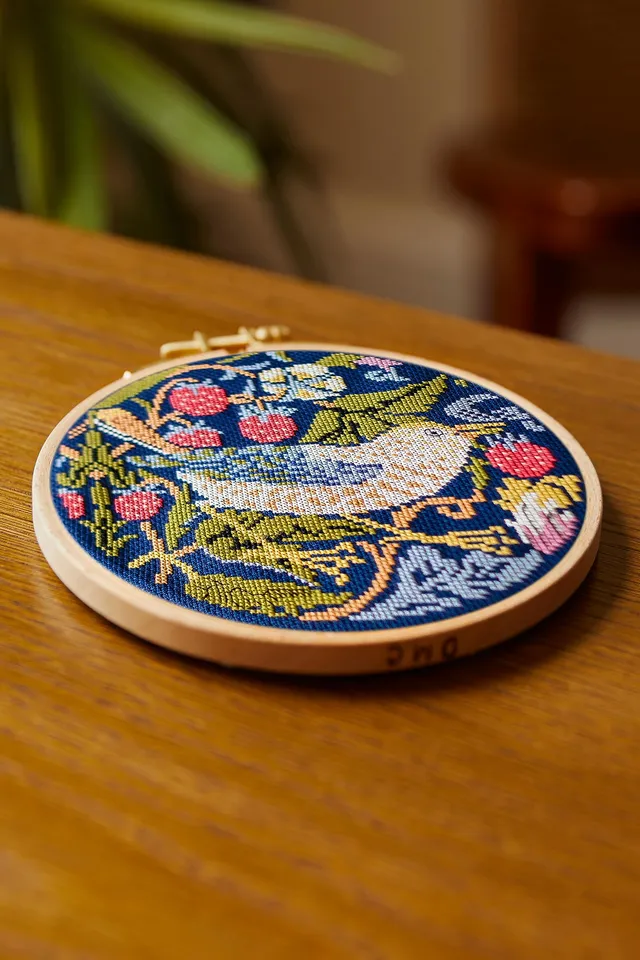 dmc-ladro-di-fragole-di-william-morris-kit-punto-croce-avanzato-the-masters-coll image 1