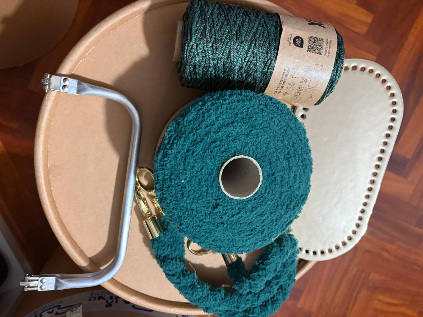 borgo-de-pazzi-kit-green-teddy-clutch-di-tiziana-volpe-crochet image 3
