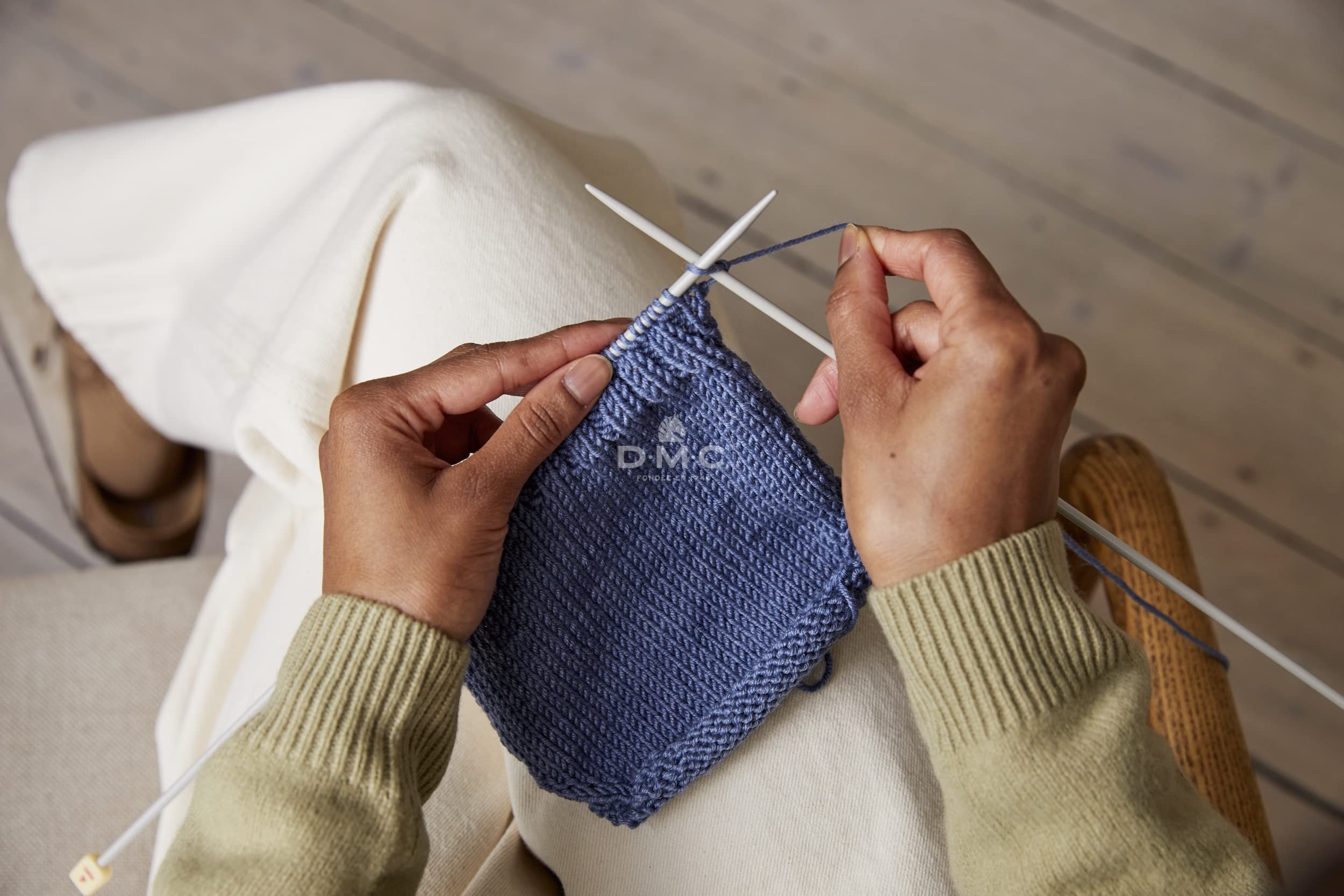 dmc-gift-of-stitch-kit-maglia-pagliaccetto-neonato image 4