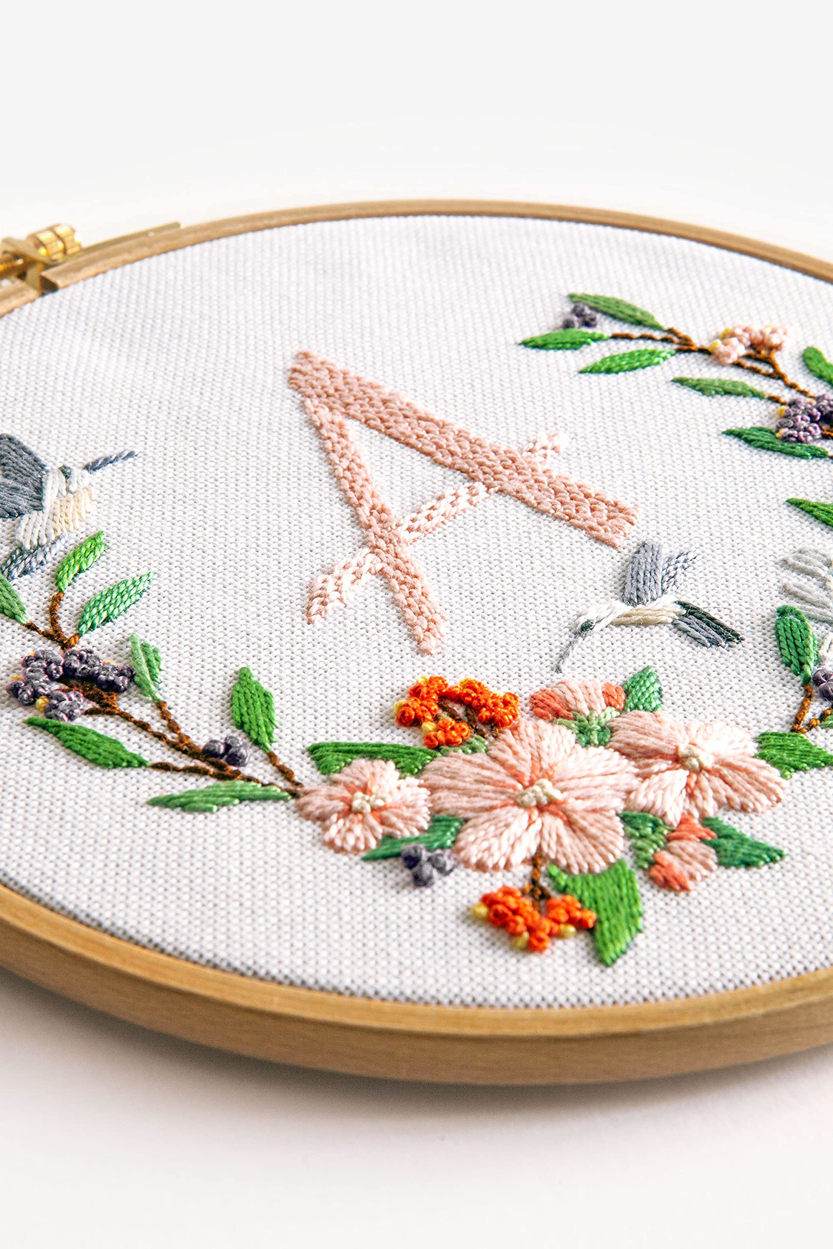 dmc-kit-ghirlanda-di-fiori-pearl-cotton-con-telaio-17-5-cm image 2