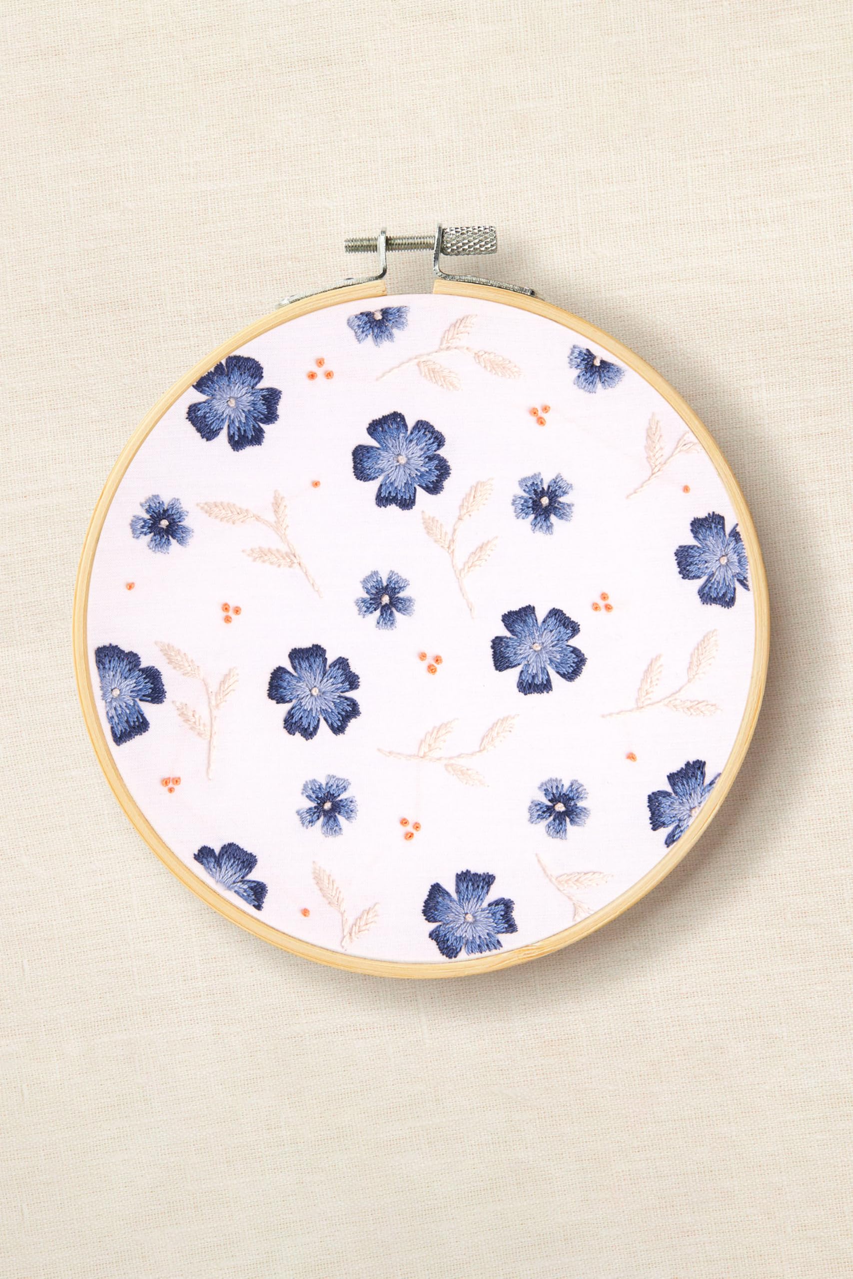 dmc-the-designer-collection-fiori-blu-di-jenni-davis-kit-ricamo-intermedio image 2