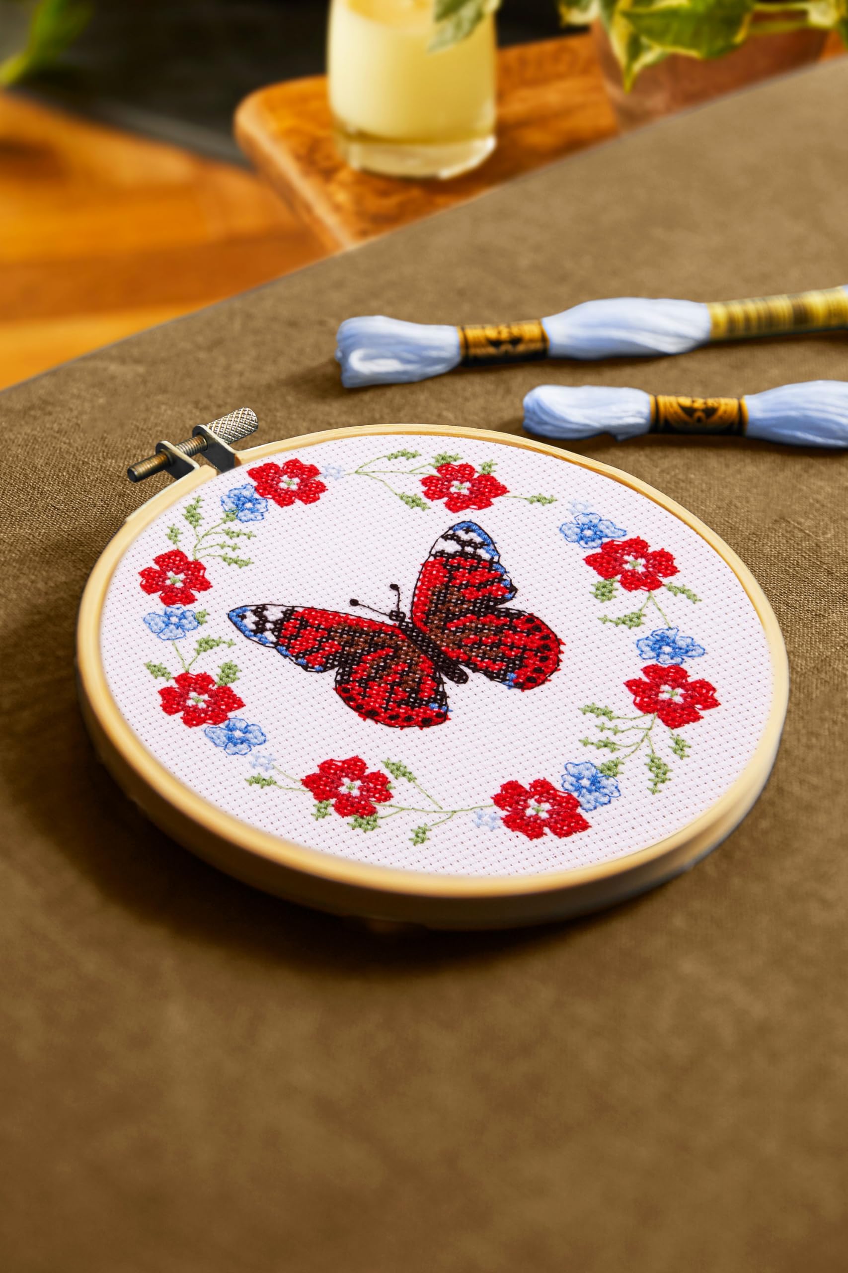 dmc-the-designer-collection-farfalla-tra-i-fiori-di-jo-aston-kit-punto-croce-int image 1