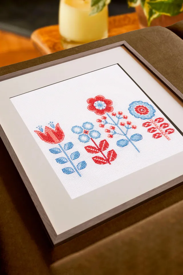 dmc-the-designer-collection-fiori-folk-di-jo-aston-kit-punto-croce-facile image 1