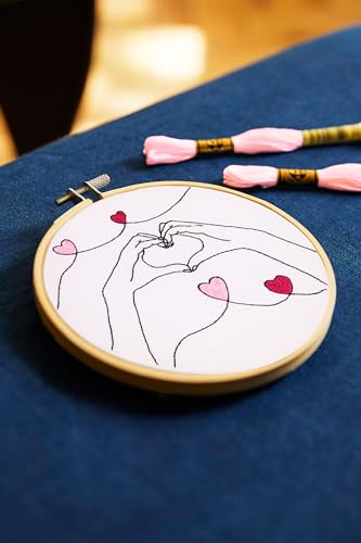 dmc-the-designer-collection-mani-a-forma-di-cuore-di-jenni-davis-kit-ricamo-faci image 3