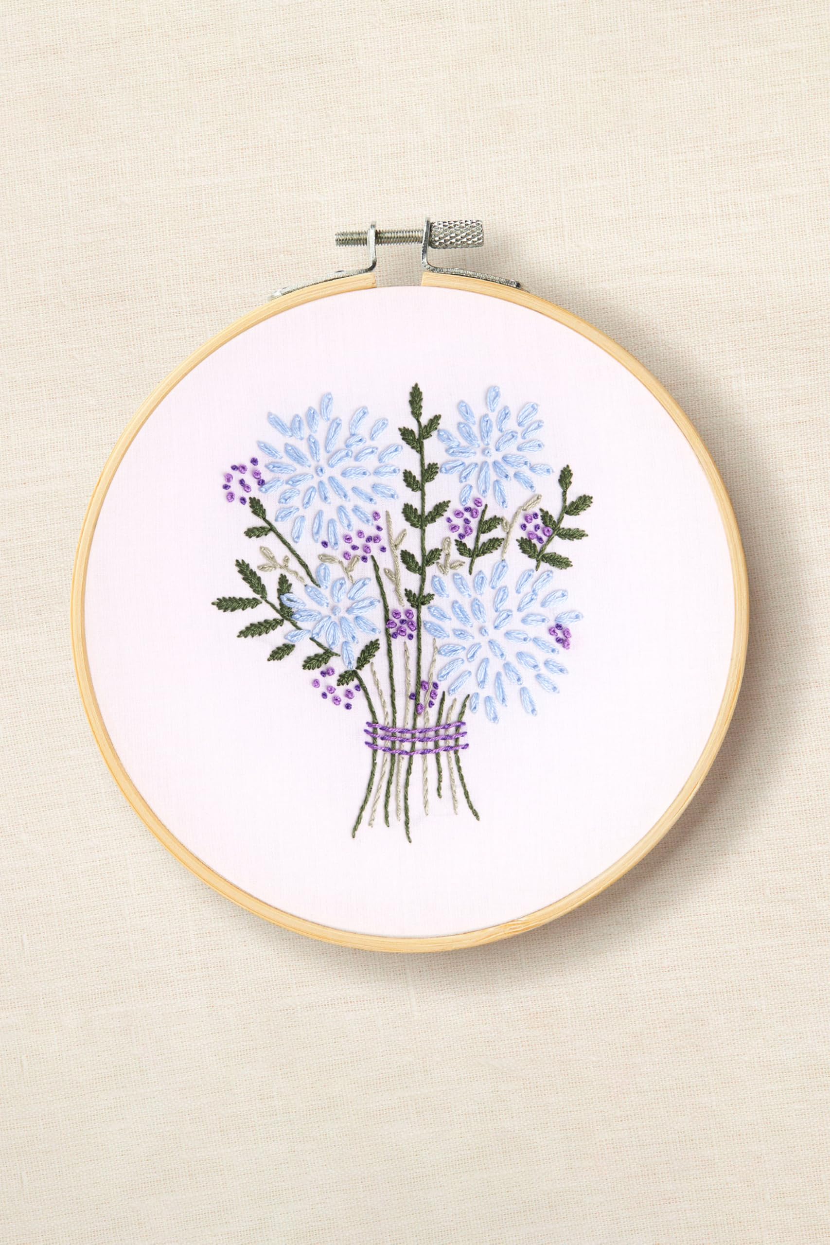 dmc-the-designer-collection-fiori-legati-di-jenni-davis-kit-ricamo-intermedio image 2
