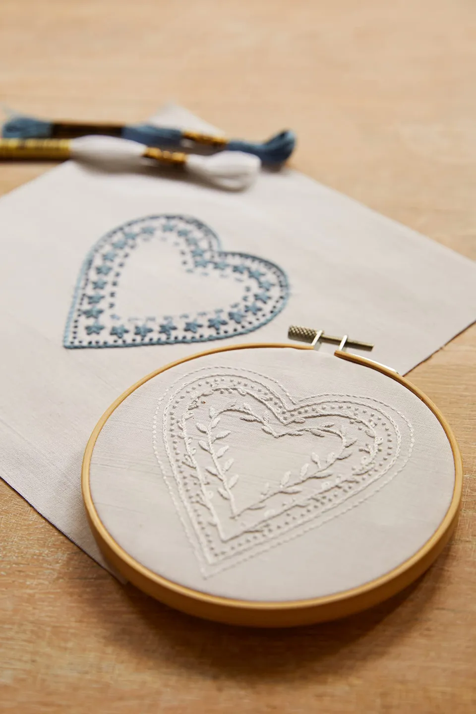 dmc-mindful-making-duo-d-amore-kit-ricamo-2-cuori-10x10-5-cm image 1