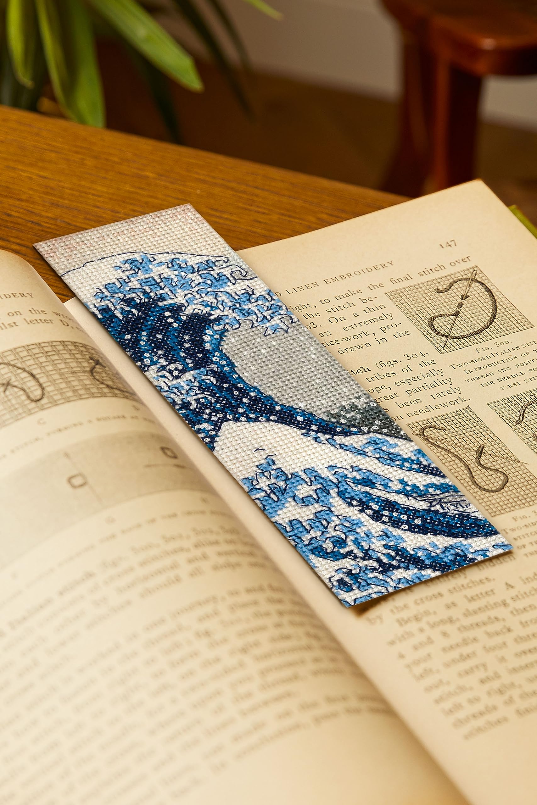 dmc-la-grande-onda-di-katsushika-hokusai-the-british-museum-kit-segnalibro-punto image 1