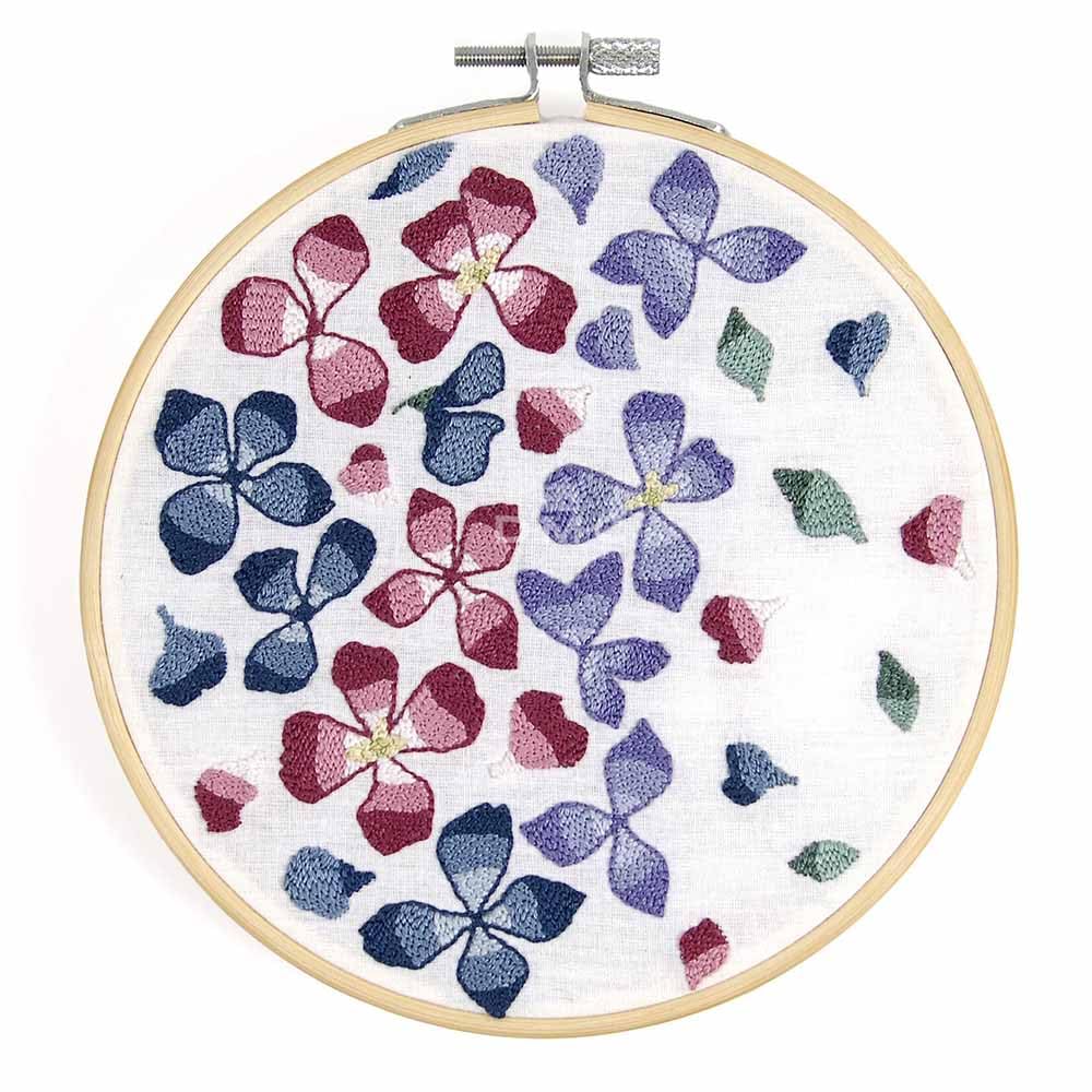 dmc-petali-di-ortensia-by-nathalie-weinzaepflen-kit-punch-needle-intermedio image 1